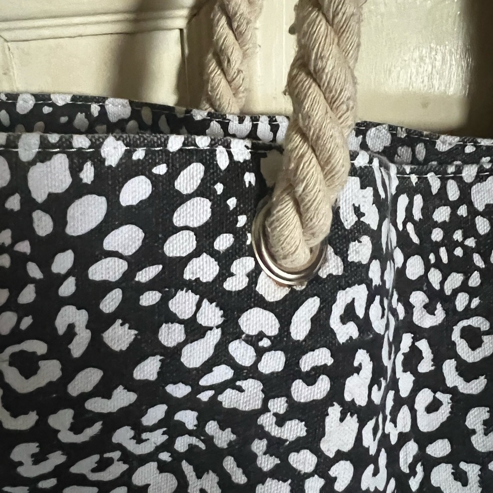 Autograph brand beach bag. Black and white with rope handles. Used. - Picture 3 of 10